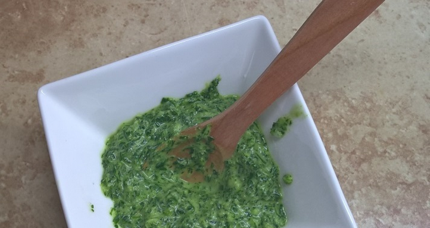 Janini recepti iz narave: Pomladni pesto